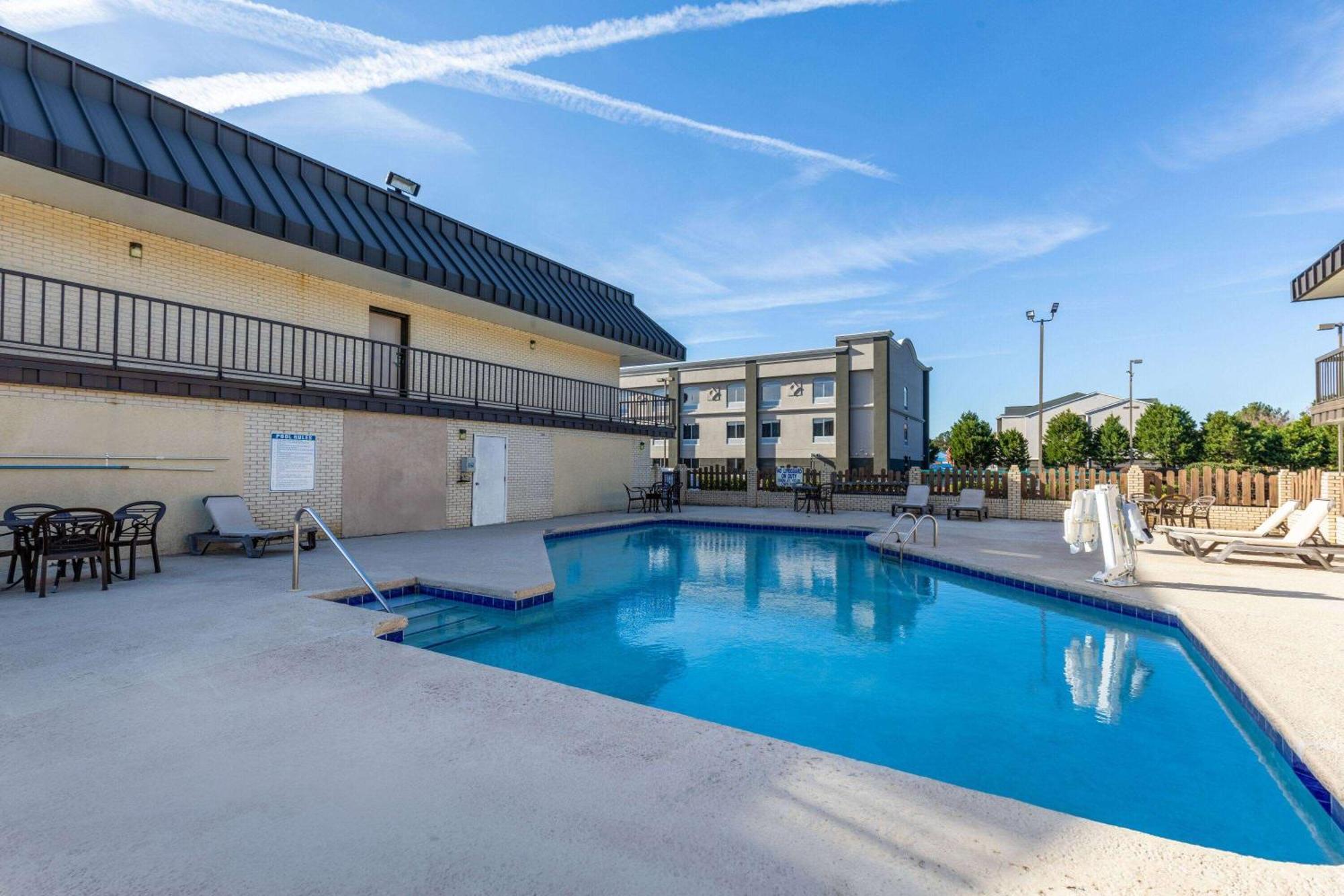 Days Inn By Wyndham Florence/I-95 North Εξωτερικό φωτογραφία